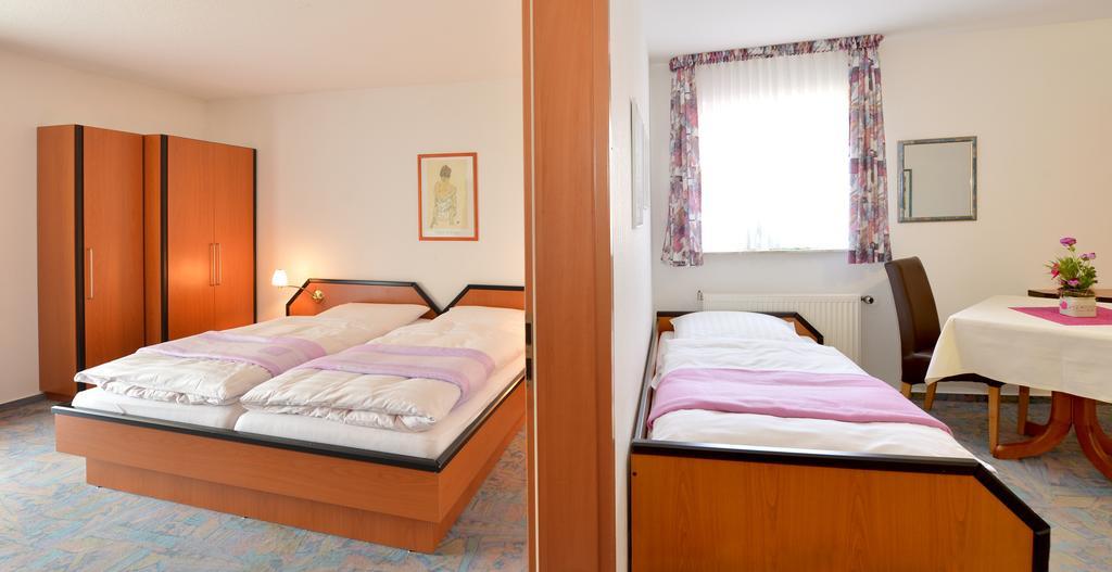 Rhoen-Hotel Sonnenhof - Restaurant & Cafe Poppenhausen Rom bilde