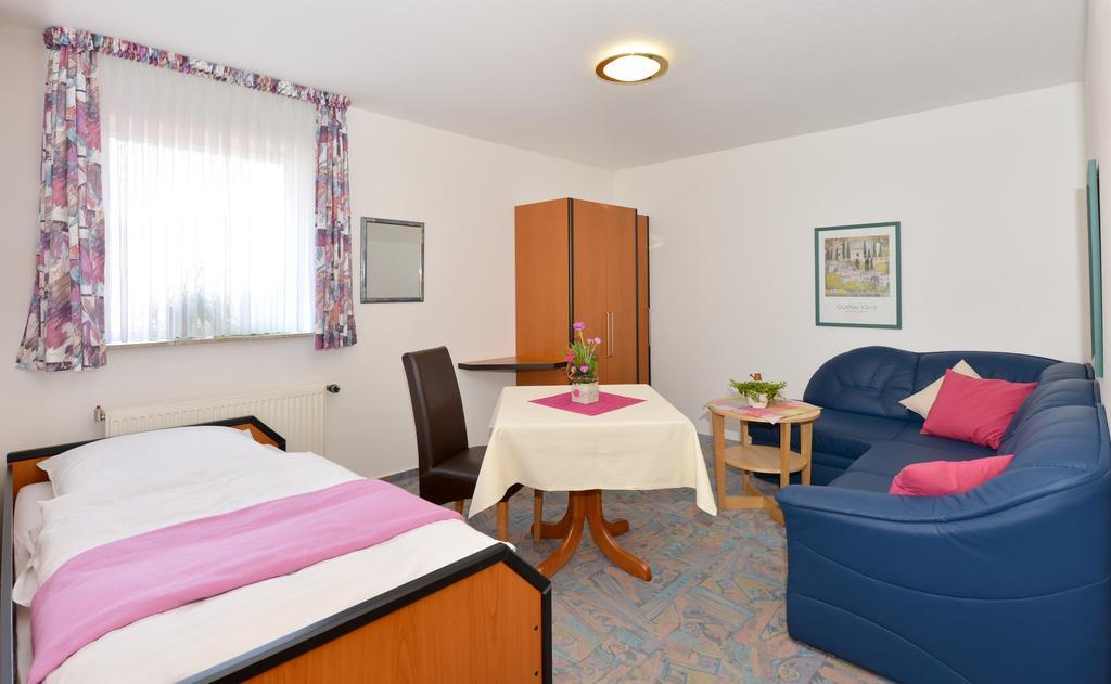 Rhoen-Hotel Sonnenhof - Restaurant & Cafe Poppenhausen Rom bilde