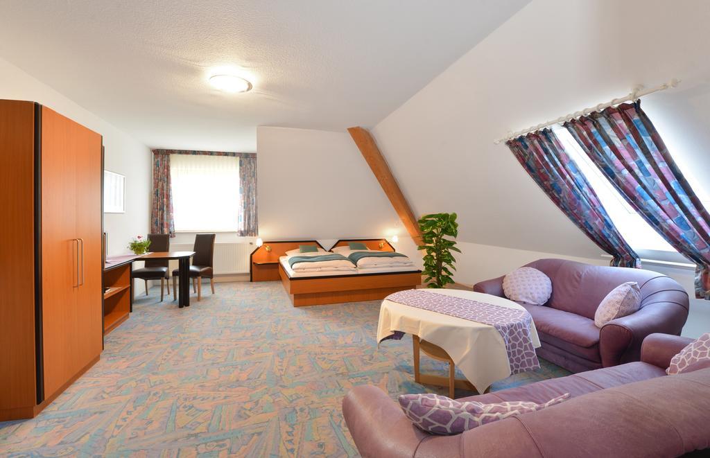 Rhoen-Hotel Sonnenhof - Restaurant & Cafe Poppenhausen Rom bilde