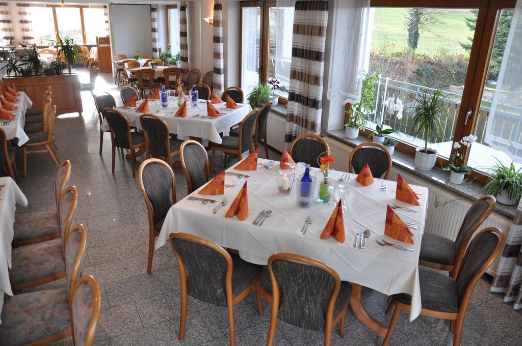 Rhoen-Hotel Sonnenhof - Restaurant & Cafe Poppenhausen Eksteriør bilde