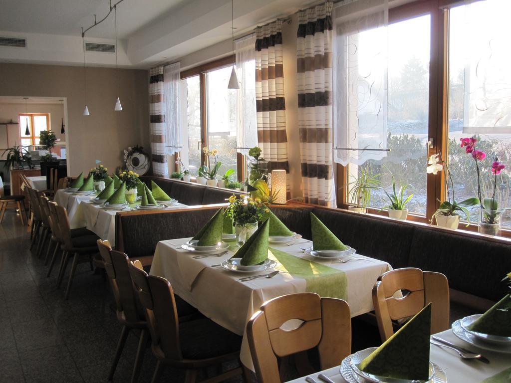 Rhoen-Hotel Sonnenhof - Restaurant & Cafe Poppenhausen Eksteriør bilde