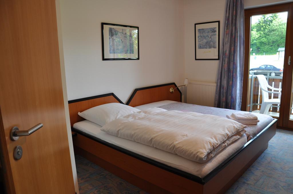 Rhoen-Hotel Sonnenhof - Restaurant & Cafe Poppenhausen Eksteriør bilde