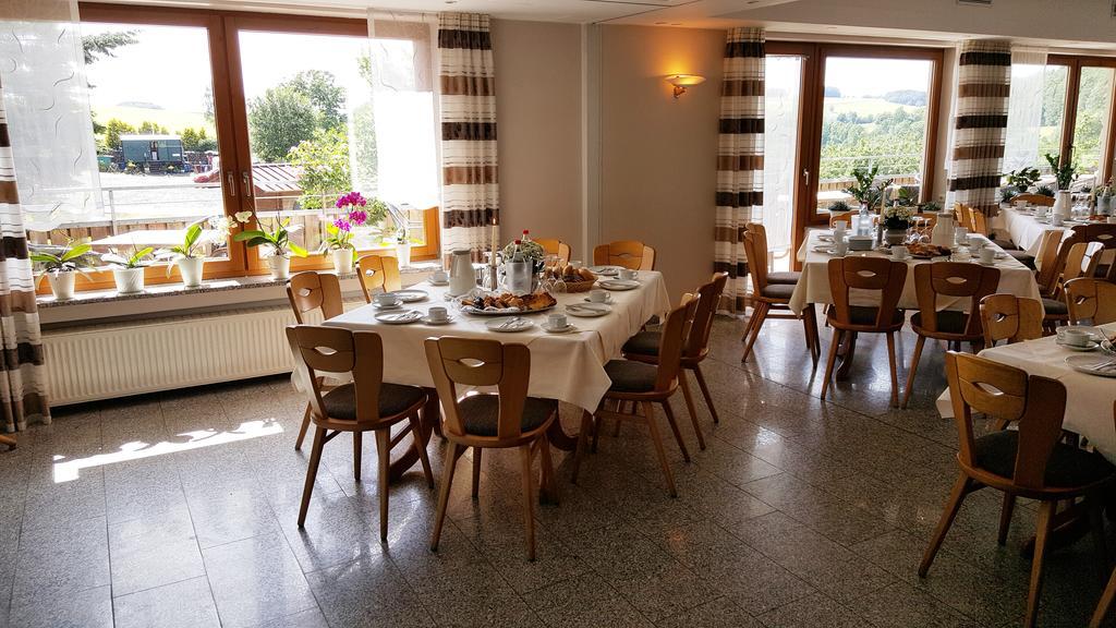 Rhoen-Hotel Sonnenhof - Restaurant & Cafe Poppenhausen Eksteriør bilde