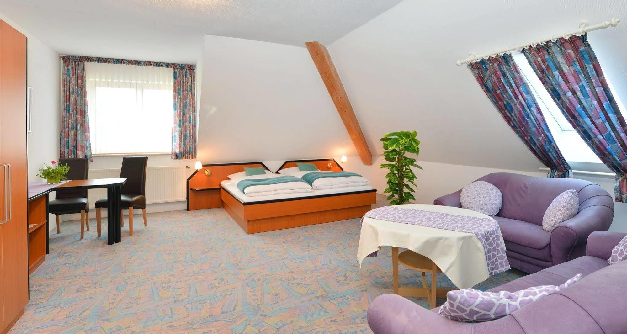 Rhoen-Hotel Sonnenhof - Restaurant & Cafe Poppenhausen Eksteriør bilde