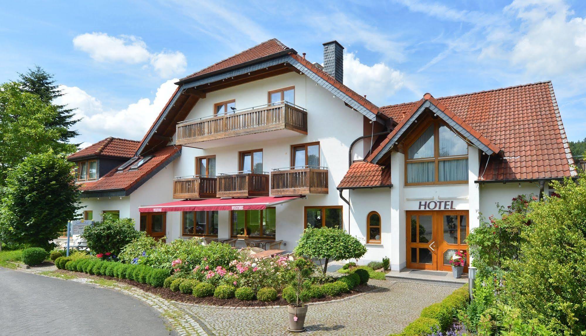 Rhoen-Hotel Sonnenhof - Restaurant & Cafe Poppenhausen Eksteriør bilde