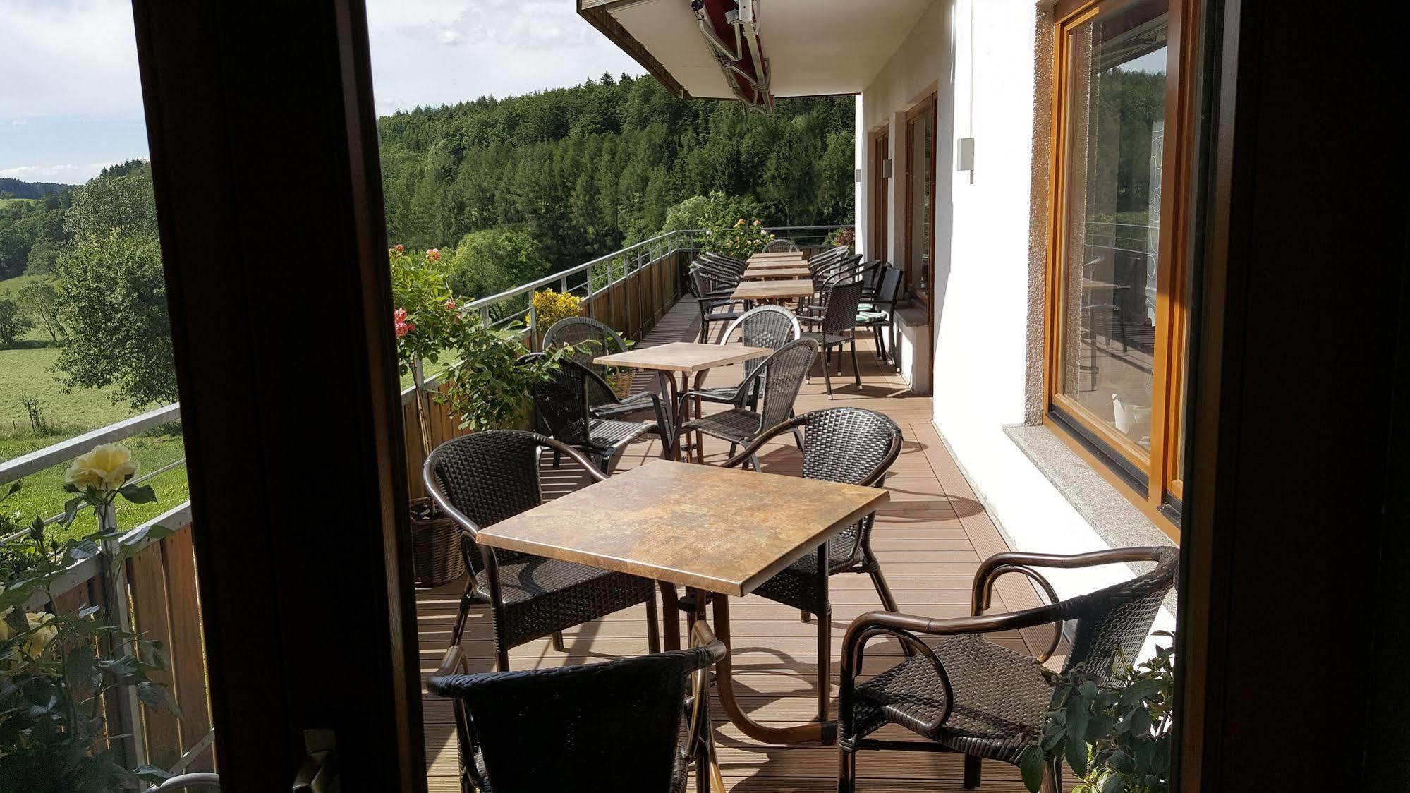 Rhoen-Hotel Sonnenhof - Restaurant & Cafe Poppenhausen Eksteriør bilde
