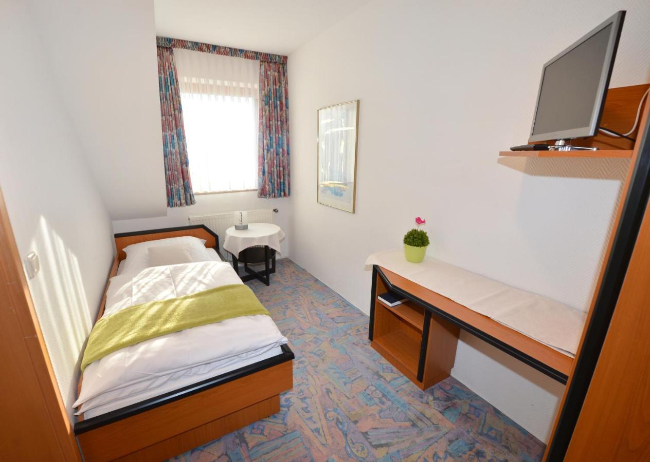 Rhoen-Hotel Sonnenhof - Restaurant & Cafe Poppenhausen Eksteriør bilde